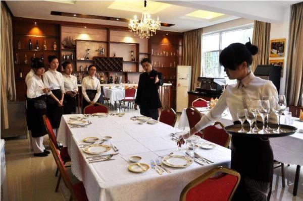 酒店管理專業(yè)讀研，餐飲服務方向性價比幾何？